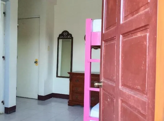 Reddoorz At Asela A Garden Cordova Former Reddoorz Near Gaisano Grand Cordova ホテル セブ市