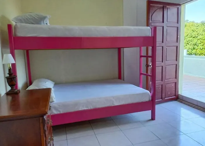 Reddoorz At Asela A Garden Cordova Former Reddoorz Near Gaisano Grand Cordova ホテル 2*